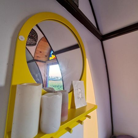 Central Tiny Houses Бухарест Екстер'єр фото