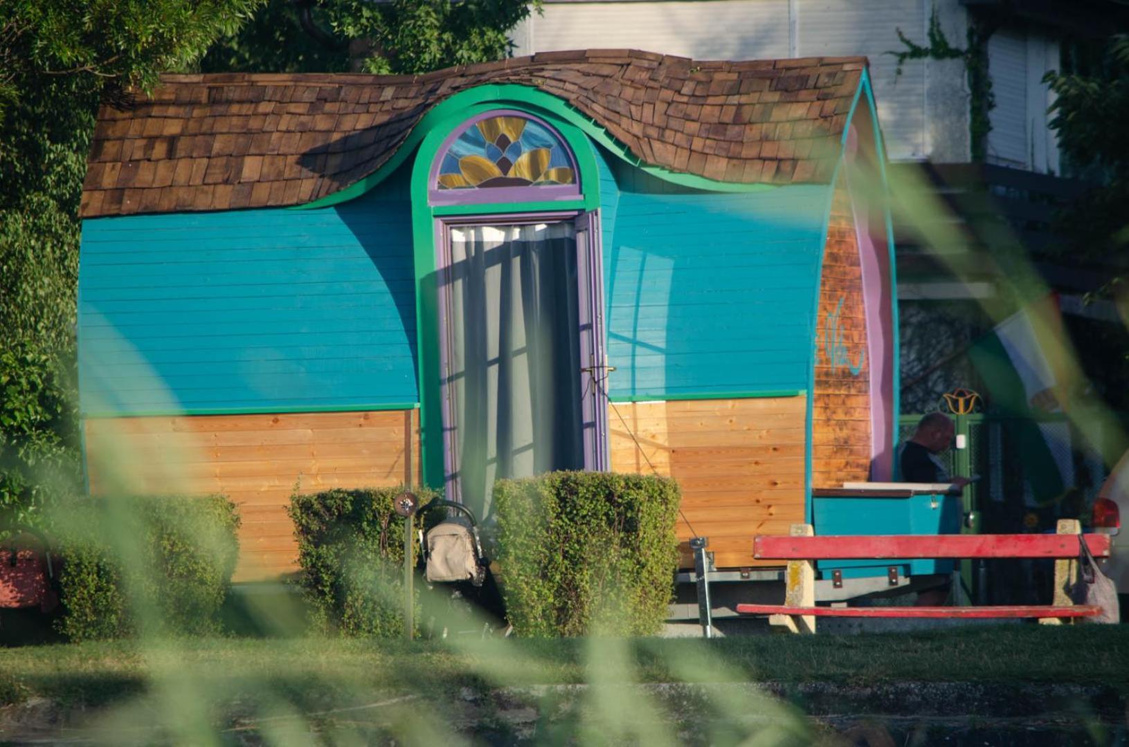 Central Tiny Houses Бухарест Екстер'єр фото