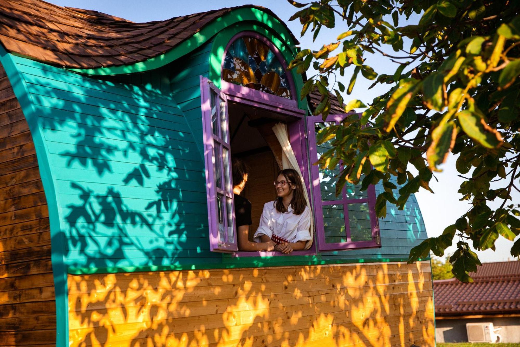 Central Tiny Houses Бухарест Екстер'єр фото