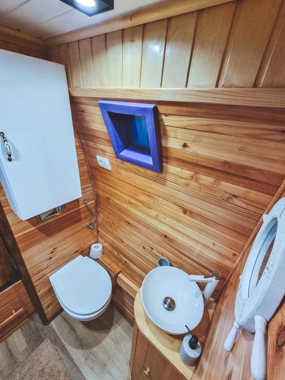 Central Tiny Houses Бухарест Екстер'єр фото